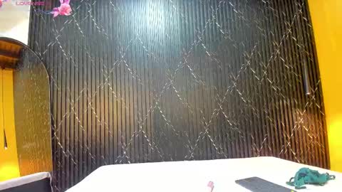 Snapshot of aria_millers_ chatting on 09-19-25, 11:44 Aria Millers online show from 09-19-25, 11:44