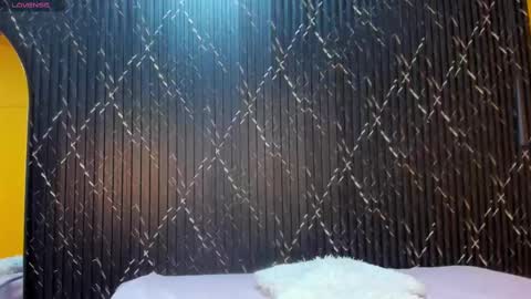 Snapshot of aria_millers_ chatting on 10-12-25, 12:48 Aria Millers online show from 10-12-25, 12:48