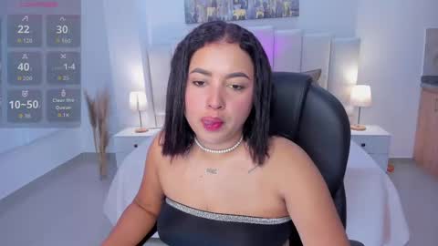 Snapshot of aria_vixen_ chatting on 09-29-25, 08:02 Aria online show from 09-29-25, 08:02