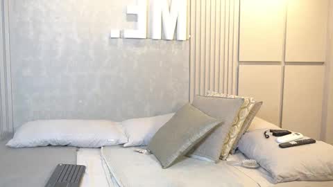 Ariaa online show from 10-30-25, 01:56