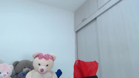 ariacoral online show from 10-29-25, 02:19