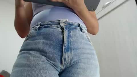 ariacoral online show from 11-24-25, 12:49