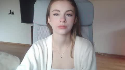 Snapshot of ariacreazy chatting on 10-17-25, 08:39 AriaCreazy online show from 10-17-25, 08:39