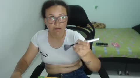 Snapshot of ariadna_6 chatting on 02-15-25, 08:33 ...Ariana... online show from 02-15-25, 08:33