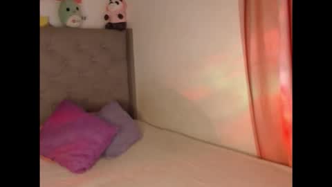 Ari online show from 11-23-25, 05:07