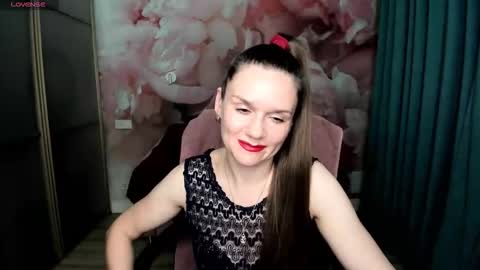 Snapshot of ariagrays chatting on 11-30-25, 02:48 AriaGray online show from 11-30-25, 02:48