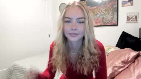 Snapshot of ariah_is_blonde chatting on 03-19-26, 08:24 Ariah online show from 03-19-26, 08:24