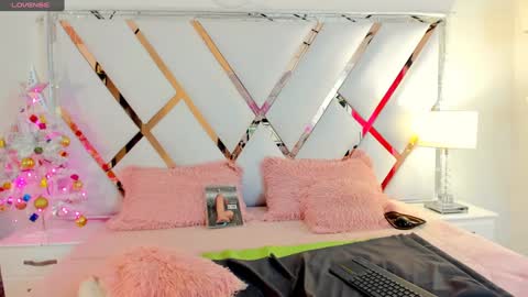 Ariana  online show from 12-15-24, 12:38