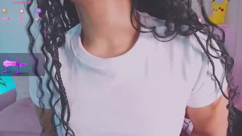 Snapshot of ariana_bae_ chatting on 10-23-25, 01:05   online show from 10-23-25, 01:05