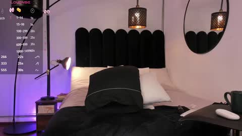 Snapshot of ariana_fitl chatting on 02-14-25, 08:10 DaniAri - dimension X at night NY time online show from 02-14-25, 08:10