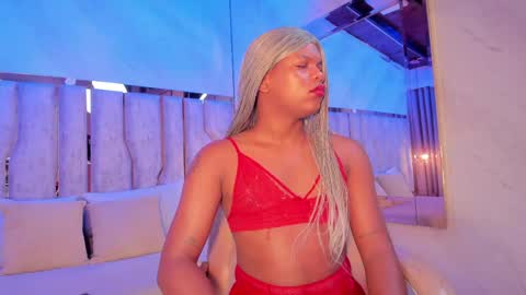 ariana_grande233 online show from 04-17-26, 11:46