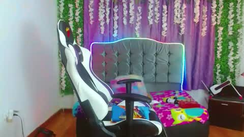 Ariana online show from 09-14-25, 03:27