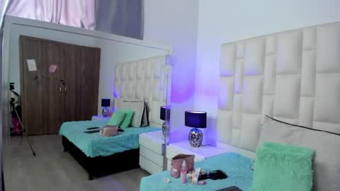 Snapshot of ariana_rouse_ chatting on 05-20-26, 04:13 ariana online show from 05-20-26, 04:13