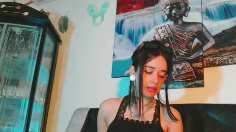 Snapshot of ariana_whitee chatting on 05-10-26, 09:03 ariana_whitee online show from 05-10-26, 09:03