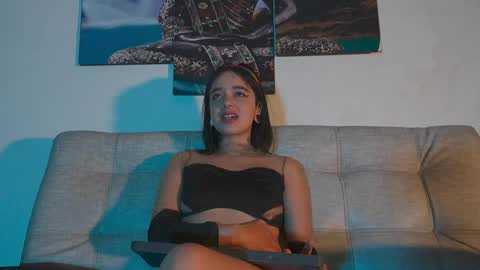 Snapshot of ariana_whitee chatting on 05-31-26, 08:10 ariana_whitee online show from 05-31-26, 08:10