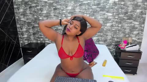 Snapshot of arianaablack chatting on 01-07-25, 12:09 Ariana online show from 01-07-25, 12:09