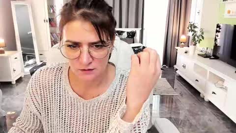 Ana online show from 10-31-25, 09:21