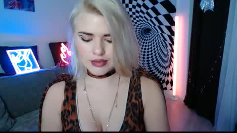 Snapshot of arianasaint chatting on 01-16-26, 03:05 Mistress Ariana online show from 01-16-26, 03:05