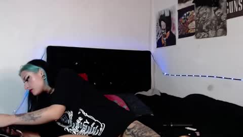 Snapshot of arianauwu666 chatting on 01-09-25, 03:58 help me 100 hands up my OF is Free  online show from 01-09-25, 03:58