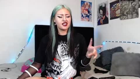 Snapshot of arianauwu666 chatting on 01-28-25, 01:29 help me 100 hands up my OF is Free  online show from 01-28-25, 01:29