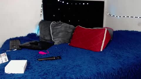 Snapshot of arianauwu666 chatting on 02-22-25, 06:06 help me 100 hands up my OF is Free  online show from 02-22-25, 06:06