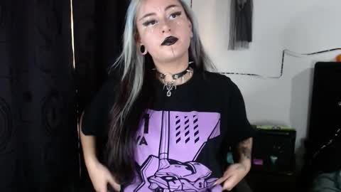 Snapshot of arianauwu666 chatting on 10-23-25, 07:34 help me 100 hands up my OF is Free  online show from 10-23-25, 07:34