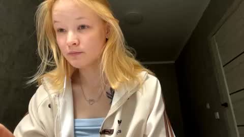 Snapshot of arianawarmington chatting on 07-22-26, 09:01 Kira online show from 07-22-26, 09:01