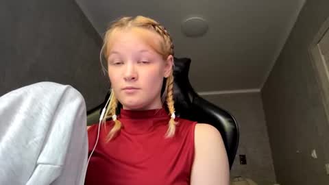 Snapshot of arianawarmington chatting on 07-28-26, 11:17 Kira online show from 07-28-26, 11:17