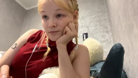 Snapshot of arianawarmington chatting on 07-28-26, 12:48 Kira online show from 07-28-26, 12:48