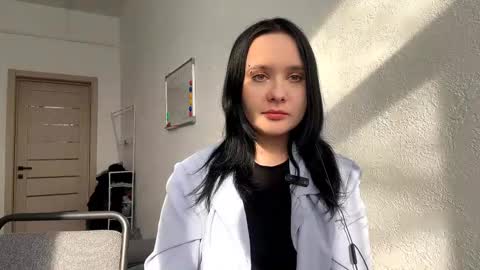 Snapshot of arianeruuska chatting on 03-12-26, 11:05 Kira online show from 03-12-26, 11:05