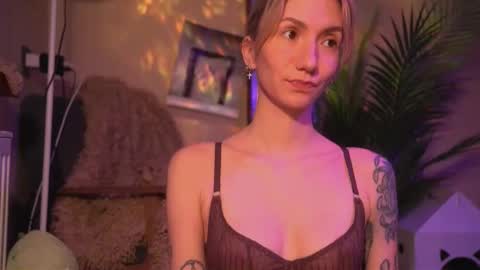 Snapshot of arianna_richi chatting on 01-17-26, 06:07 Olivka online show from 01-17-26, 06:07