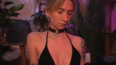 Snapshot of arianna_richi chatting on 02-13-26, 12:12 Olivka online show from 02-13-26, 12:12