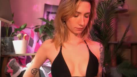 Snapshot of arianna_richi chatting on 03-06-26, 06:21 Olivka online show from 03-06-26, 06:21