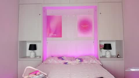 ariannavega_ online show from 04-21-26, 12:55