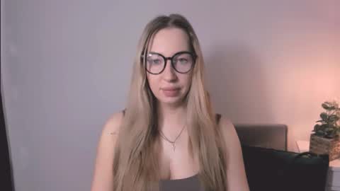 Snapshot of ariaswan chatting on 02-21-26, 06:25 Aria online show from 02-21-26, 06:25