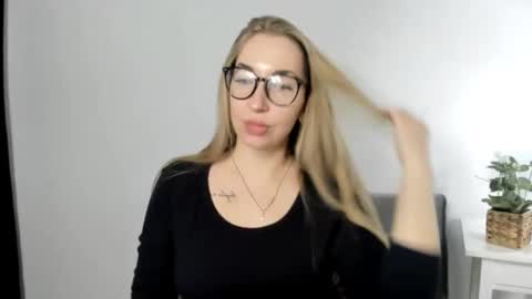 Snapshot of ariaswan chatting on 03-02-26, 12:23 Aria online show from 03-02-26, 12:23