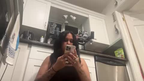 Snapshot of ariawestlove chatting on 11-18-25, 04:17 Aria online show from 11-18-25, 04:17