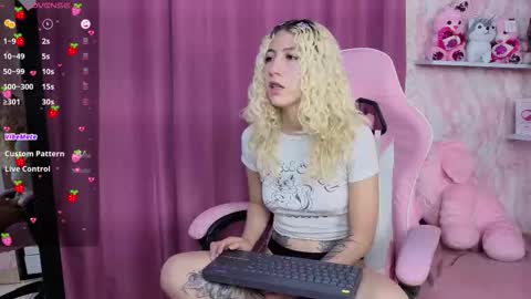 Ari Bunnie  online show from 11-07-25, 09:04