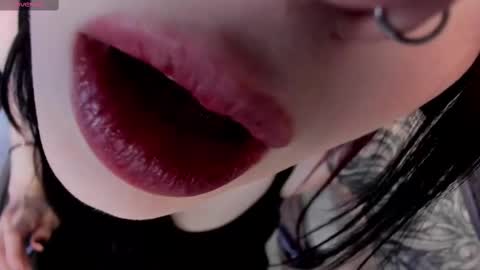 Ariel online show from 02-28-25, 03:04