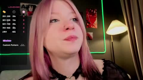 Snapshot of arielabradberry chatting on 05-12-26, 03:42 Ariel online show from 05-12-26, 03:42