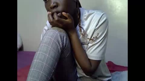 Snapshot of aries_eve chatting on 10-28-25, 11:18 aries_eve online show from 10-28-25, 11:18