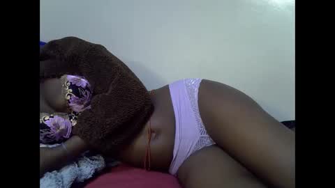 Snapshot of aries_eve chatting on 12-14-25, 01:00 aries_eve online show from 12-14-25, 01:00