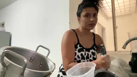 Snapshot of aries_plays chatting on 11-25-25, 09:48 aries_plays online show from 11-25-25, 09:48