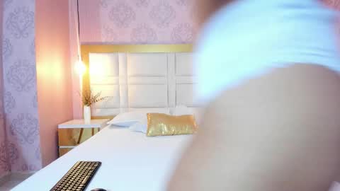 Snapshot of arietta_skinny chatting on 03-19-26, 11:58 Arietta online show from 03-19-26, 11:58