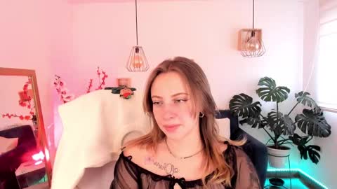 Snapshot of arii_1010_ chatting on 12-16-24, 07:43 Ari online show from 12-16-24, 07:43