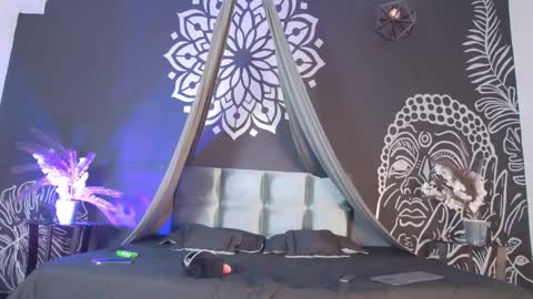 Snapshot of arii_moon chatting on 09-10-25, 07:25 Ari online show from 09-10-25, 07:25