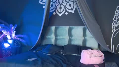 Snapshot of arii_moon chatting on 09-20-25, 07:26 Ari online show from 09-20-25, 07:26