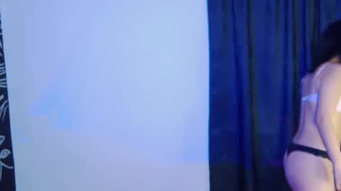 Snapshot of arii_moon chatting on 10-28-25, 07:49 Ari online show from 10-28-25, 07:49