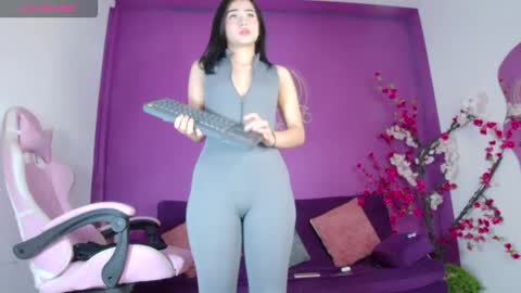 Snapshot of arii_moon chatting on 11-23-25, 03:23 Ari online show from 11-23-25, 03:23