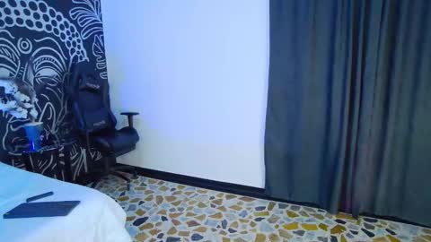 Snapshot of arii_moon chatting on 12-04-25, 09:45 Ari online show from 12-04-25, 09:45